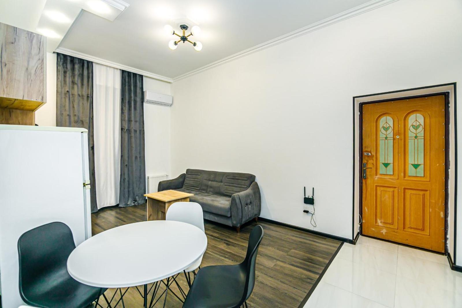 M Estate. 2 Room Home In Targovu Baku Exterior photo